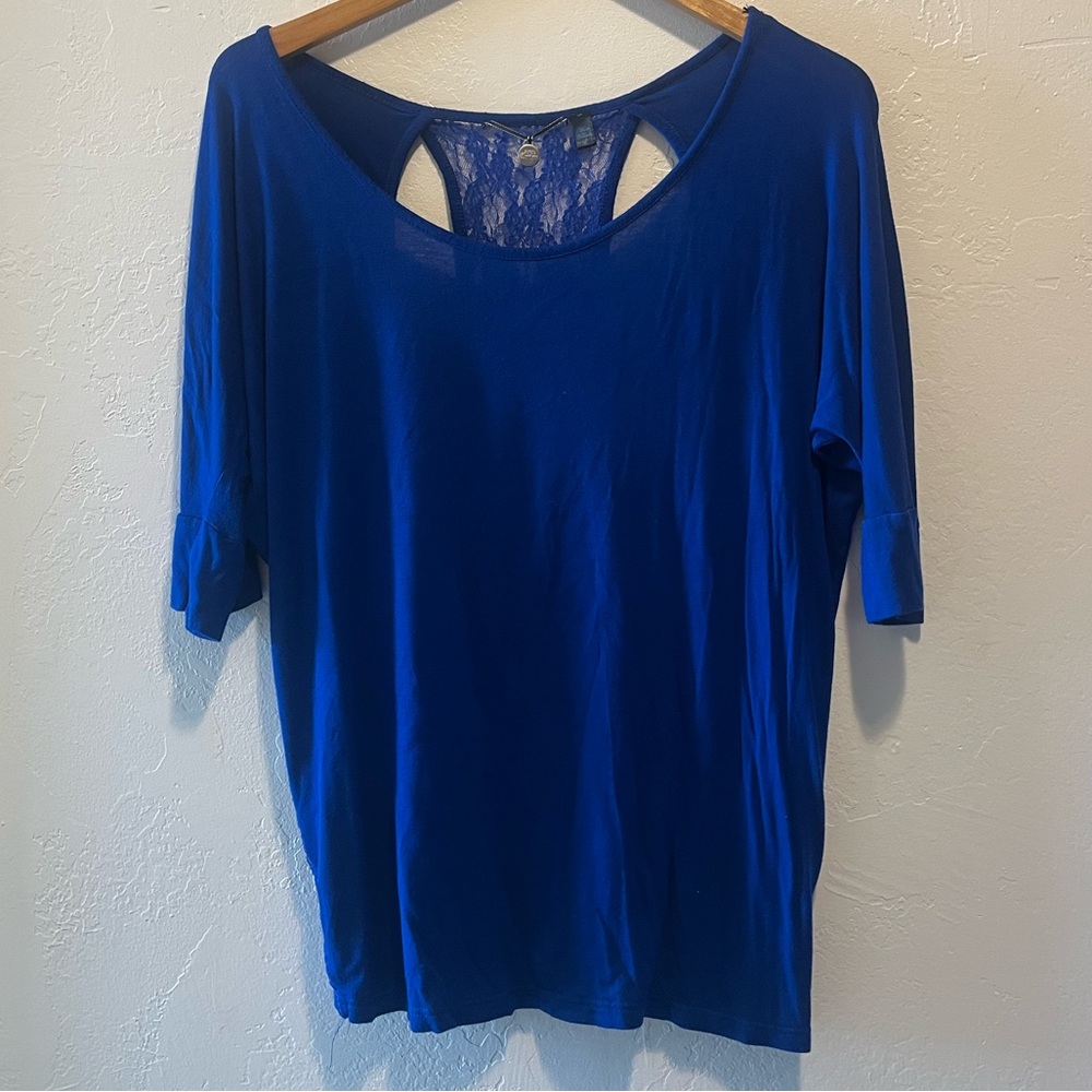 Buckle BKE Boutique Blue Lace Back Top